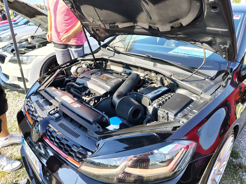 Road Crew Požarevac okupio ljubitelje automobila i motocikala u humanitarnoj akciji za Milicu i Jakšu 12 Humanitarni auto skup okupio ljubitelje automobila u Požarevcu