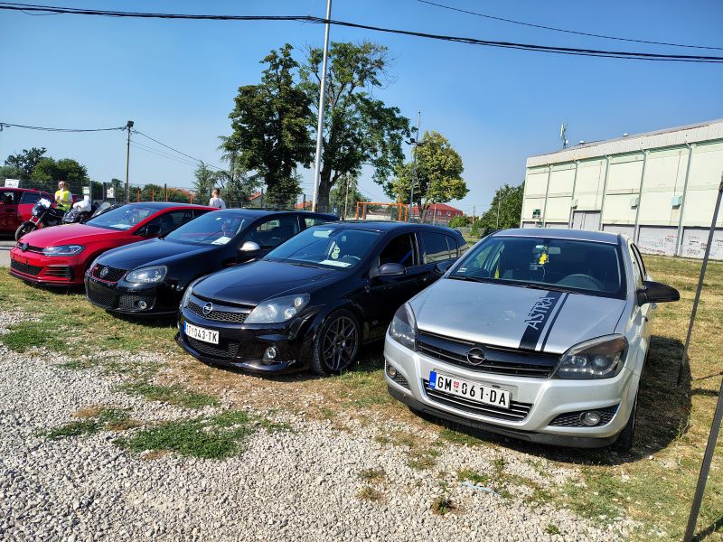 Road Crew Požarevac okupio ljubitelje automobila i motocikala u humanitarnoj akciji za Milicu i Jakšu 17 Izloženi automobili na humanitarnom auto skupu u Požarevcu
