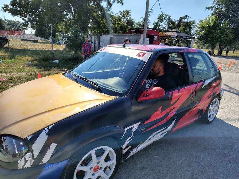 Road Crew Požarevac okupio ljubitelje automobila i motocikala u humanitarnoj akciji za Milicu i Jakšu 13 Ljubitelji automobila i motocikala podržali humanitarnu akciju u Požarevcu