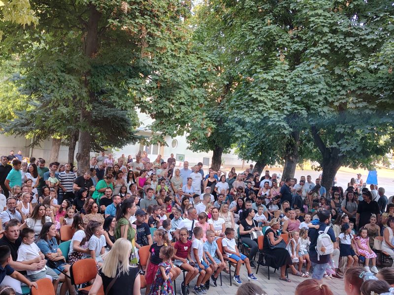 Roditelji i učenici u OŠ Dositej Obradović u Požarevcu