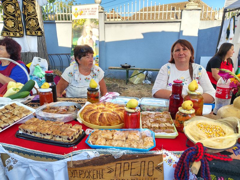 Satarašijada u Dragovcu okupila meštane i goste, Vučević o Požarevcu, Pavlović o ulaganjima u sela (FOTO) 25 PRELO na manifestaciji Običaji i tradicija našeg naroda u Dragovcu