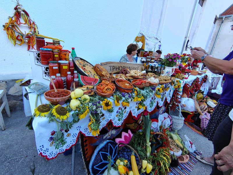Satarašijada u Dragovcu okupila meštane i goste, Vučević o Požarevcu, Pavlović o ulaganjima u sela (FOTO) 29 Domaća jela na manifestaciji Običaji i tradicija našeg naroda u Dragovcu