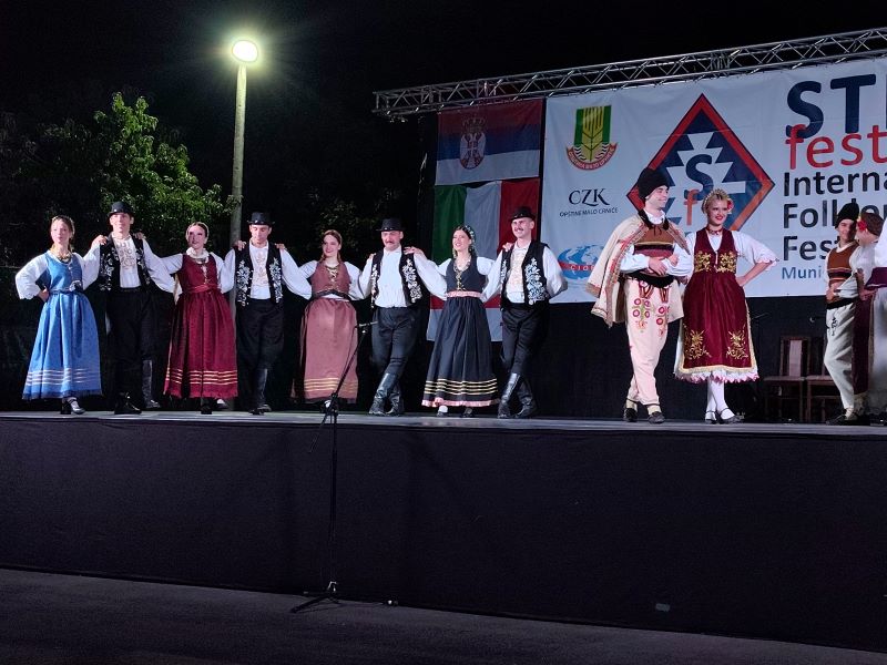 STIG FEST 2026: Crljenac treće večeri zasijao uz spektakularan vatromet i bogat folklorni program (FOTO) 22 Nastup folklornog ansambla opštine Malo Crniće i Crljencu