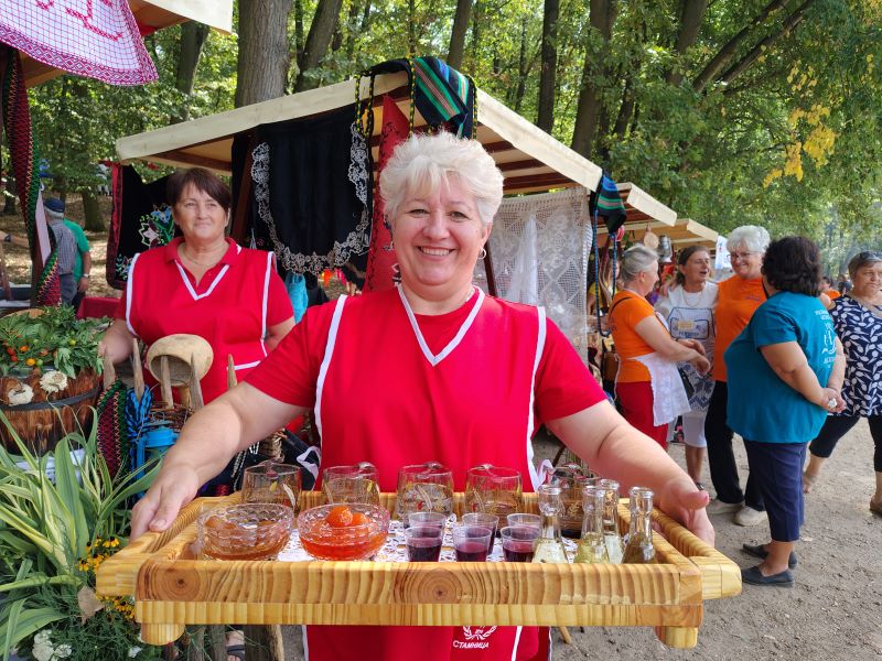 Održano „Stiško poselo“ kod jezera Zaova: Tradicija, gastronomija, kultura i muzika okupili brojne posetioce (FOTO) 74 Dobrodošlica na manifestaciji Stiško poselo 2026