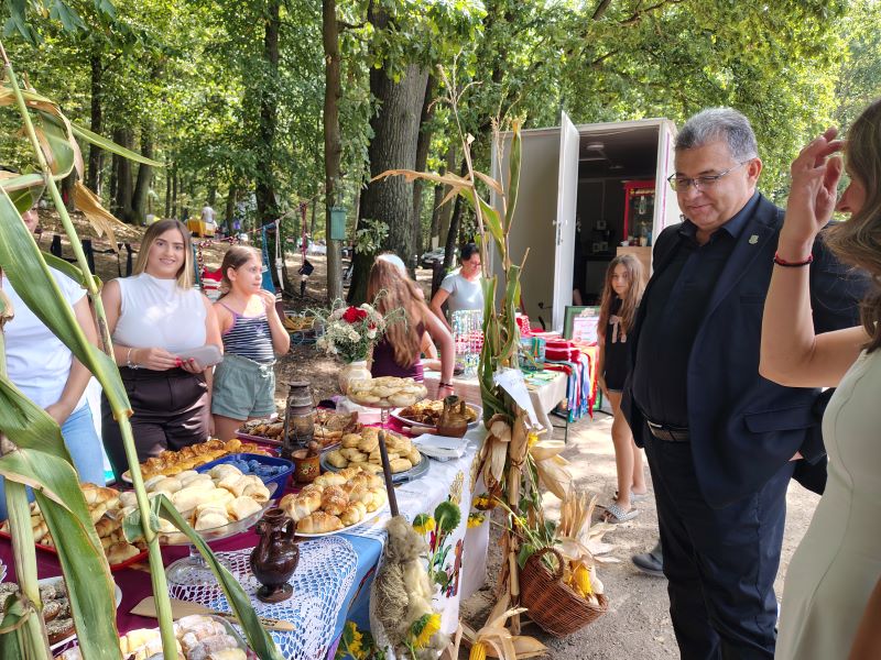 Održano „Stiško poselo“ kod jezera Zaova: Tradicija, gastronomija, kultura i muzika okupili brojne posetioce (FOTO) 66 Manifestacija Stiško poselo 2026 u prirodnom ambijentu jezera Zaova