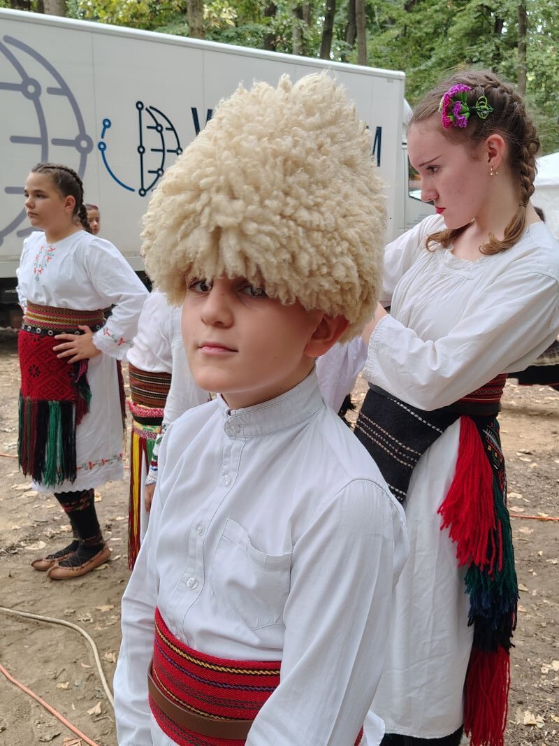Održano „Stiško poselo“ kod jezera Zaova: Tradicija, gastronomija, kultura i muzika okupili brojne posetioce (FOTO) 80 Učesnik manifestacije Stiško poselo 2026