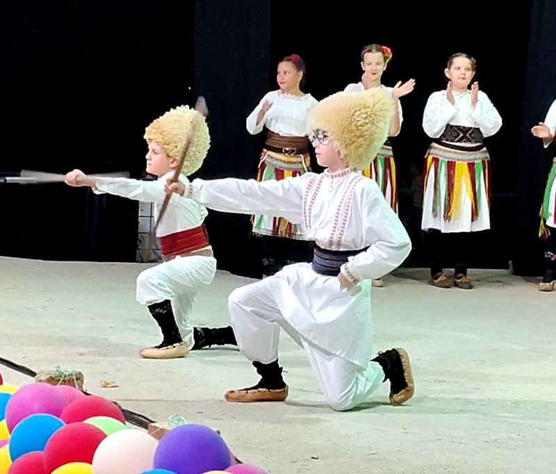 Šarenolike narodne nošnje i tradicionalne igre na STIG FESTU