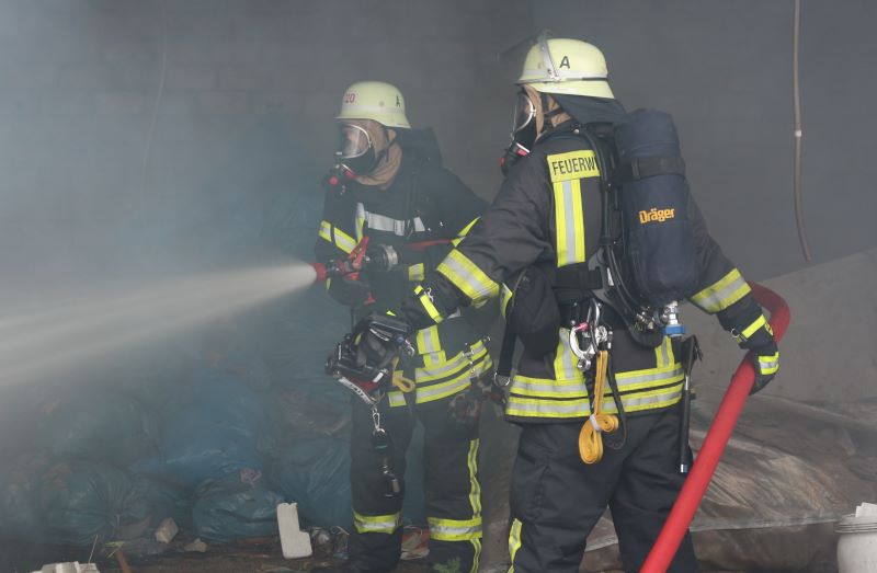 Požar na gradskoj deponiji u Petrovcu na Mlavi, vatra pod kontrolom