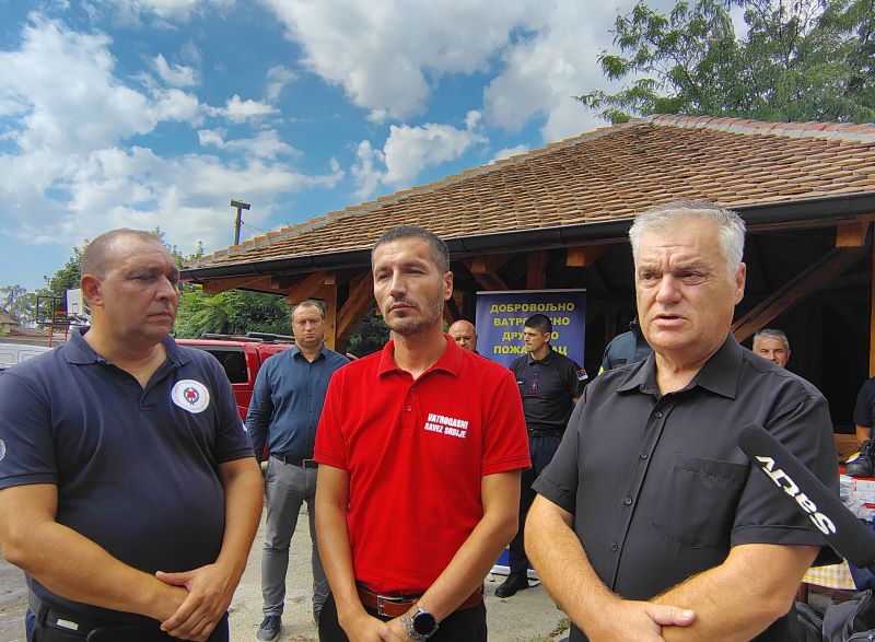DVD Požarevac dobio novu opremu: Grad prvi put raspisao konkurs i izdvojio 1,5 miliona dinara 6 Primopredaja opreme u prostorijama Dobrovoljnog vatrogasnog društva Požarevac