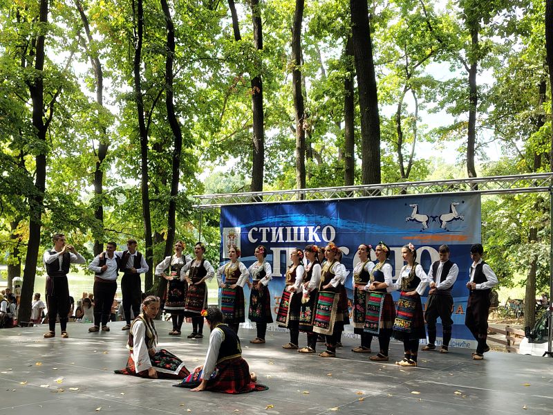 Folklorni nastup na Stiškom poselu 2026 kod jezera Zaova