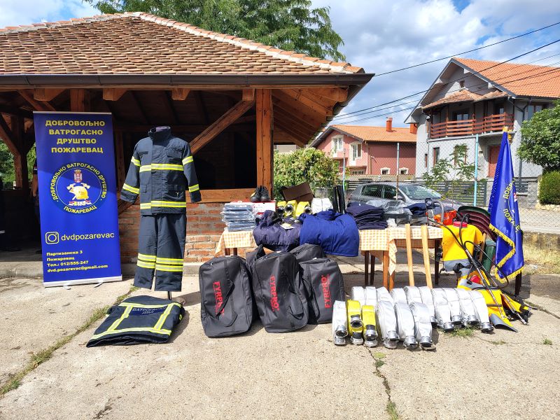 DVD Požarevac dobio novu opremu: Grad prvi put raspisao konkurs i izdvojio 1,5 miliona dinara 5 Nova vatrogasna oprema uručena Dobrovoljnom vatrogasnom društvu Požarevac