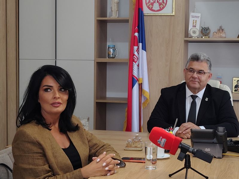 Državna sekretarka Milena Popović u poseti Malom Crniću: Male opštine treba da budu na turističkoj mapi Srbije 13 Milena Popović tokom razgovora sa predstavnicima Opštine Malo Crniće o razvoju turizma
