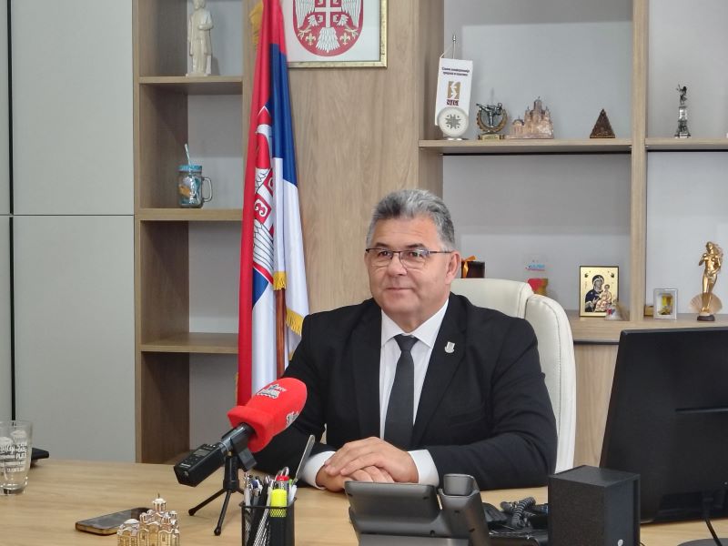 Državna sekretarka Milena Popović u poseti Malom Crniću: Male opštine treba da budu na turističkoj mapi Srbije 11 Predsednik opštine Malo Crniće sa saradnicima govori o turističkim potecijalima