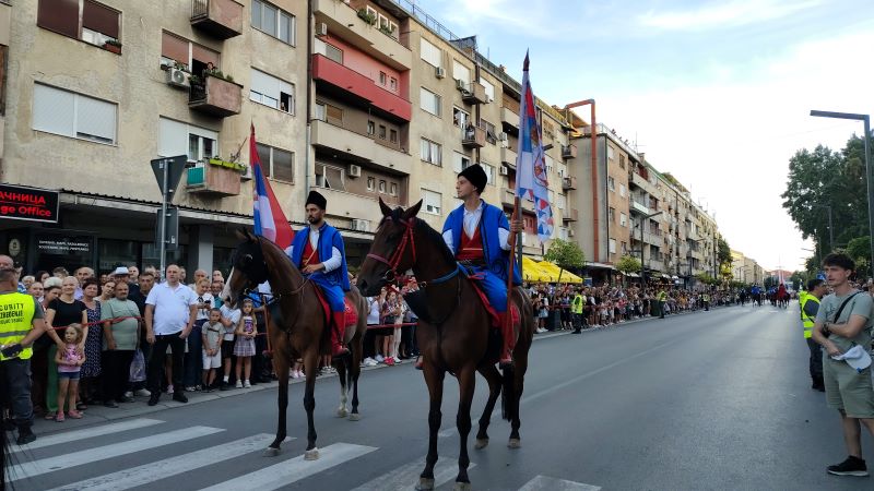 Svečanim defileom otvorene 63. Ljubičevske konjičke igre u Požarevcu (FOTO) 33 Komandant parade Rade Milovanović sa ađutantima na LJKI