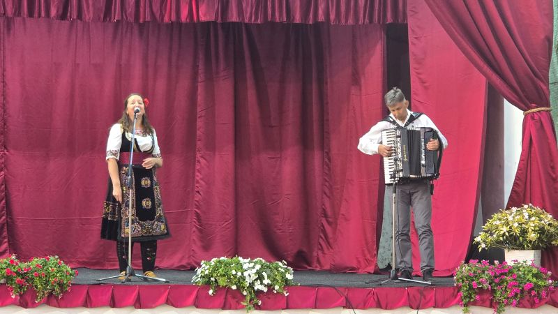 Čuvari tradicije kroz generacije okupili 21 udruženje žena u Kličevcu 48 Biserka Mitic Bisa i njen suprug na manifestaciji Cuvari tradicije u Klicevcu