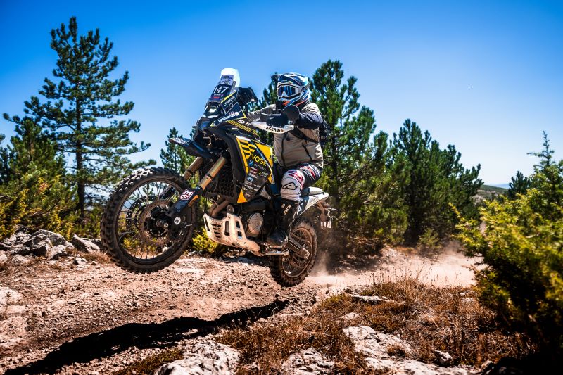 Srpski motociklista na Dinaric Rally 2026