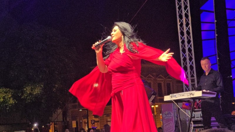 Dragana Mirković priredila veče za pamćenje u Požarevcu, publika pevala uglas 18 Dragana Mirkovic na koncertu povodom 63.Ljubicevskih konjickih igara u Požarevcu