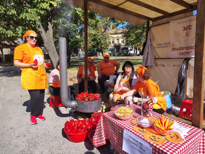 Učesnici takmičenja Izađi mi na teglu u Požarevcu