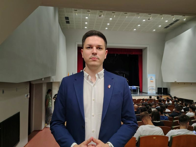 Tribina o bezbednosti u saobraćaju održana u Politehničkoj školi 5 Milos Milekic iz agencije za neznednost saobracaja Republike Srbije na tribini u Pozarevcu