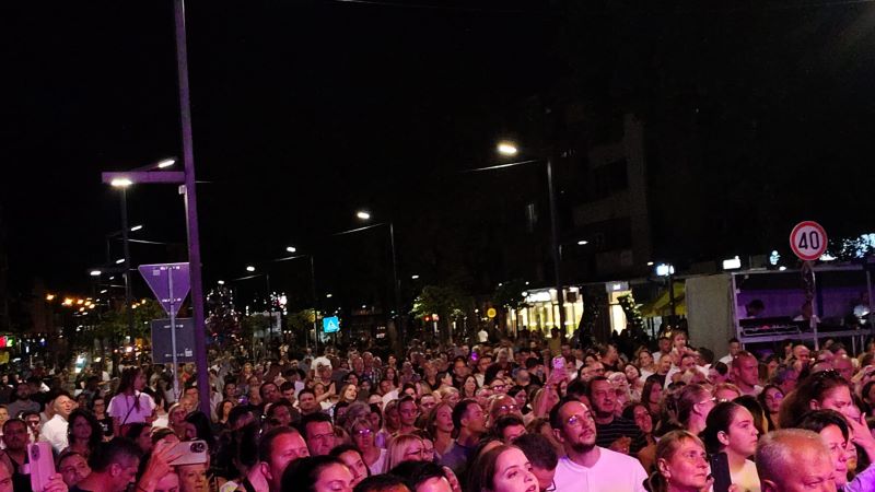 Boris Režak i Tijana Bogićević priredili muzički spektakl u Požarevcu 5 Veliki broj posetilaca na koncertu Borisa Režaka i Tijane Bogićević u Požarevcu