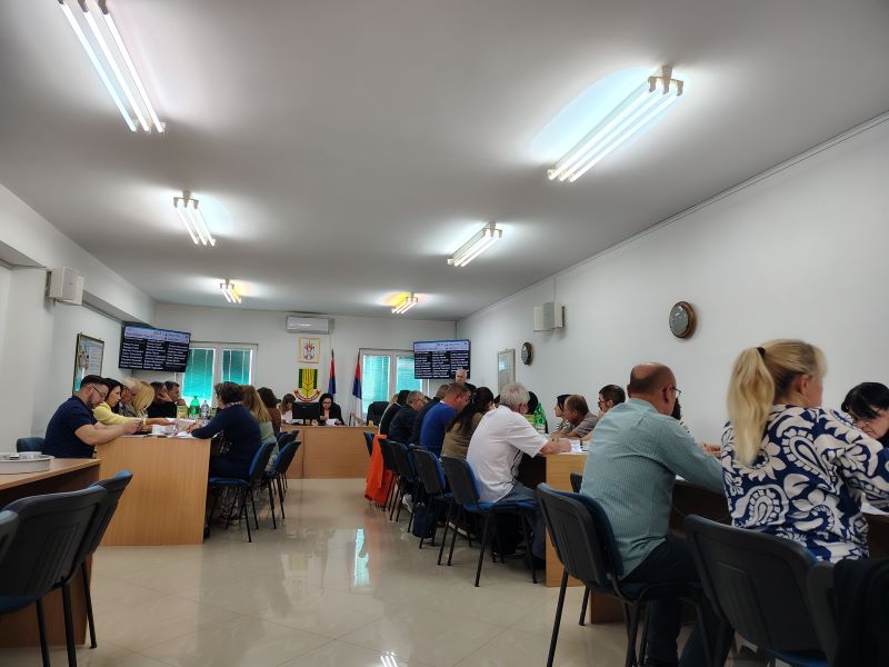Malo Crniće: Osam putnih pravaca ulazi u projekat rehabilitacije, investitorska prava preuzimaju „Putevi Srbije“ 4 Sednica Opštine Malo Crniće