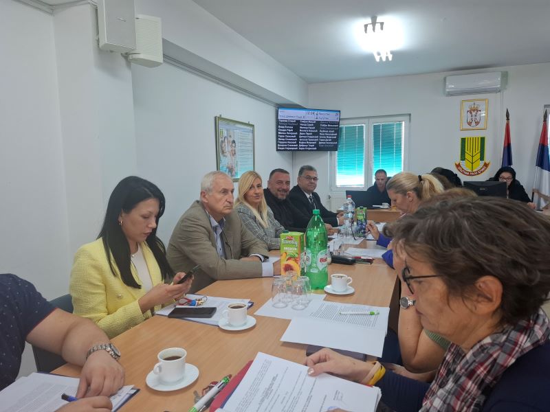 Malo Crniće: Osam putnih pravaca ulazi u projekat rehabilitacije, investitorska prava preuzimaju „Putevi Srbije“ 5 Formirana Lokalna komisija za kapitalne investicije na Sednici Skupštine opštine Malo Crniće