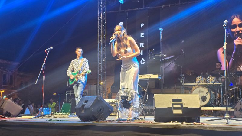 Dragana Mirković priredila veče za pamćenje u Požarevcu, publika pevala uglas 13 Sofija Peric na koncertu povodom 63.Ljubicevskih konjickih igara