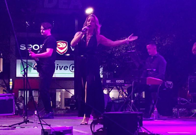 Boris Režak i Tijana Bogićević priredili muzički spektakl u Požarevcu 7 Tijana Bogićević tokom koncerta u okviru 63. Ljubičevskih konjičkih igara