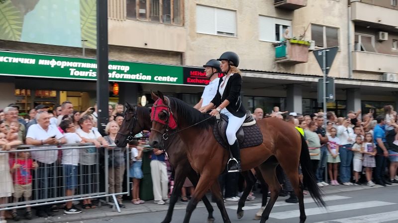 Svečanim defileom otvorene 63. Ljubičevske konjičke igre u Požarevcu (FOTO) 26 Svečani defile otvorio Ljubičevske konjičke igre