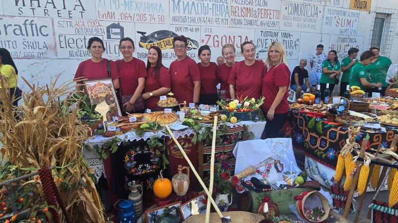 Čuvari tradicije kroz generacije okupili 21 udruženje žena u Kličevcu 59 Uz Biseri Peka Tribrode na manifestaciji Cuvari tradicije u Klicevcu