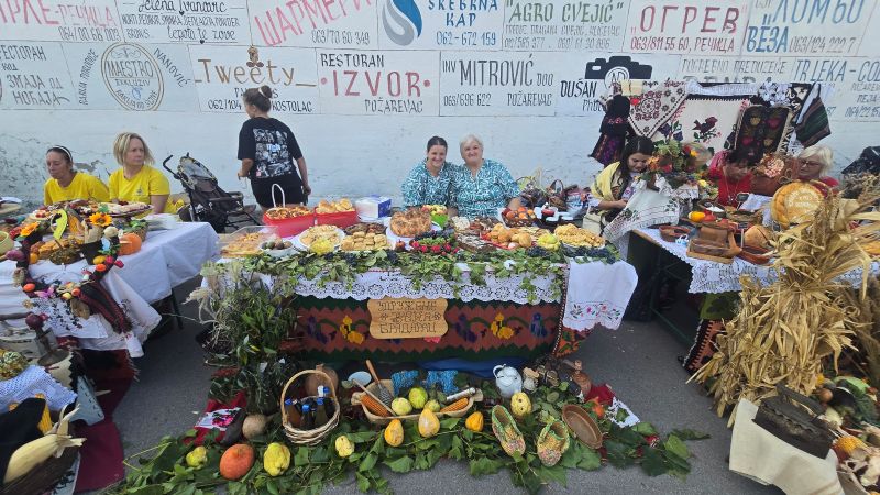 Čuvari tradicije kroz generacije okupili 21 udruženje žena u Kličevcu 56 Uz Bradarac na manifestaciji Cuvari tradicije u Klicevcu