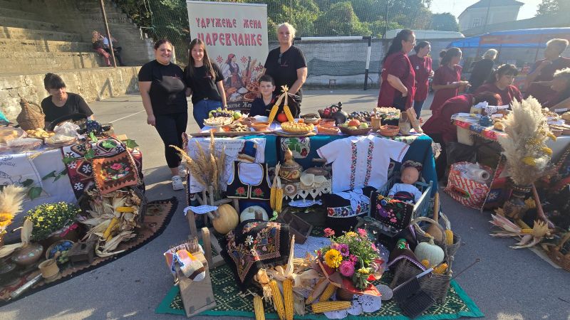 Čuvari tradicije kroz generacije okupili 21 udruženje žena u Kličevcu 66 Uz Carevcanke Carevac na manifestaciji Cuvari tradicije u Klicevcu