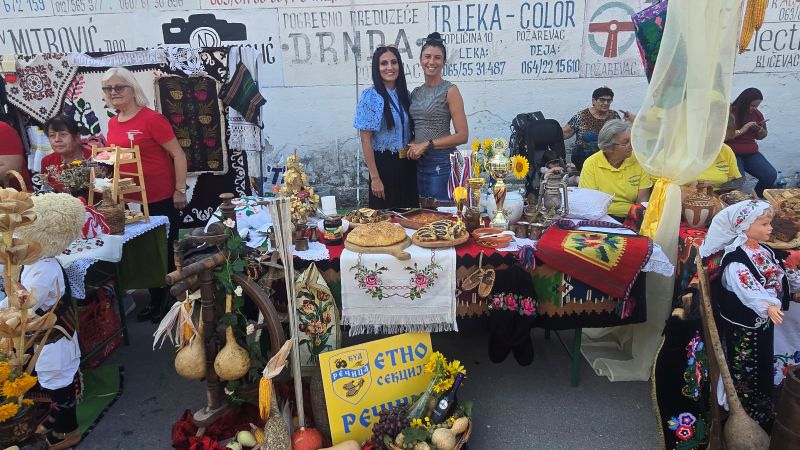 Čuvari tradicije kroz generacije okupili 21 udruženje žena u Kličevcu 55 Uz Recica na manifestaciji Cuvari tradicije u Klicevcu