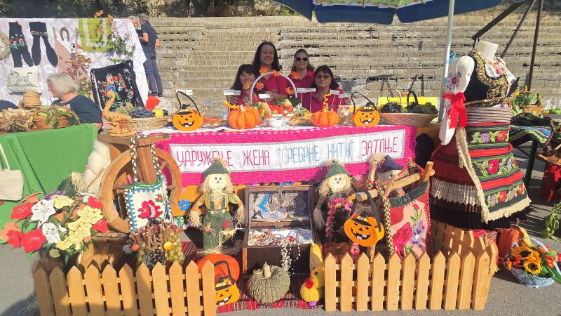 Čuvari tradicije kroz generacije okupili 21 udruženje žena u Kličevcu 61 Uz Srebrne niti iz Zatonja na manifestaciji Cuvari tradicije u Klicevcu