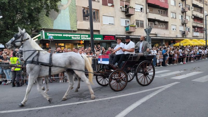 Svečanim defileom otvorene 63. Ljubičevske konjičke igre u Požarevcu (FOTO) 24 Svečano otvaranje Ljubičevskih konjičkih igara na Trgu oslobođenja