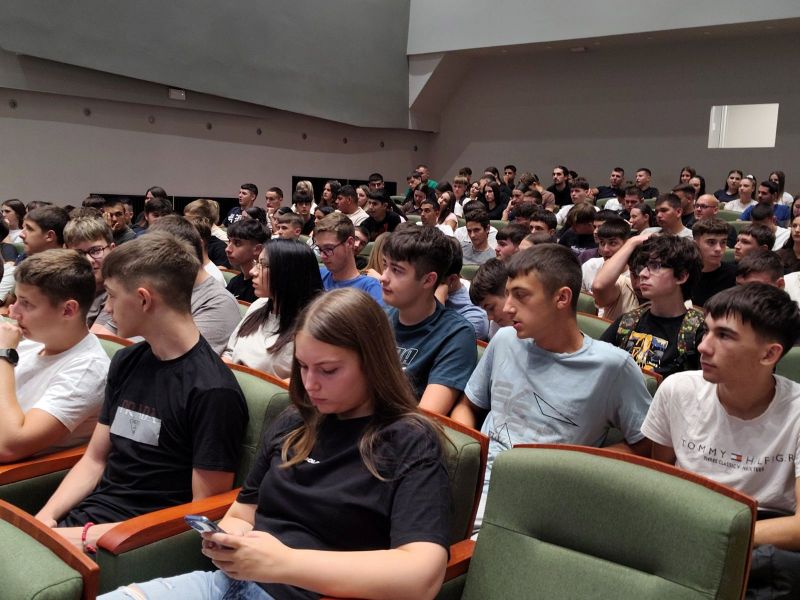Tribina o bezbednosti u saobraćaju održana u Politehničkoj školi 7 deca iz politehnicke skole2