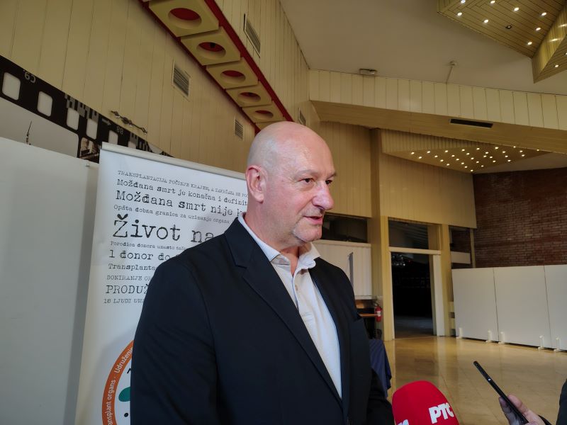 Tribina „Zajedno kroz…“ u Požarevcu: Jedno „da“ može spasiti više života 10 O postupku prepoznavanja potencijalnog donora, održavanju pacijenta i saradnji sa transplantacionim centrom u Beogradu govorio je dr Draško Dačić, direktor Opšte bolnice Požarevac.