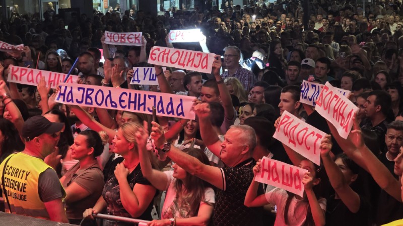 Dragana Mirković priredila veče za pamćenje u Požarevcu, publika pevala uglas 21