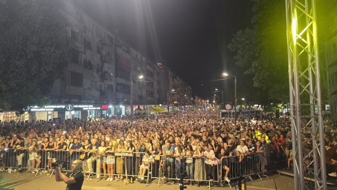 publika na nastupu povodom otvaranja 63.LJKI u Požarevcu