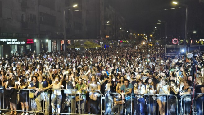publika na nastupu povodom otvaranja 63.LJKI u Požarevcu