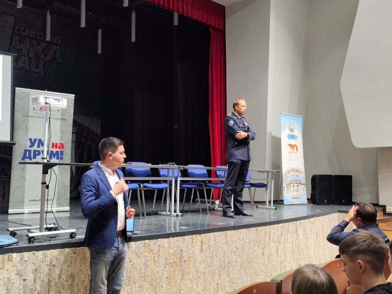 Tribina o bezbednosti u saobraćaju održana u Politehničkoj školi 6 tribina o bezbednosti u saobracaju u politehnickoj skoli