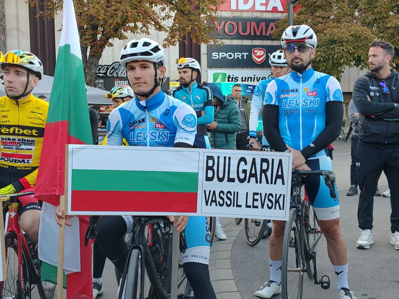 Ognjen Ilić pobednik prologa „Trke kroz Srbiju“ u Požarevcu 24 biciklistička ekipa iz Bugarske na predstavljanju pred početak takmičenja.
