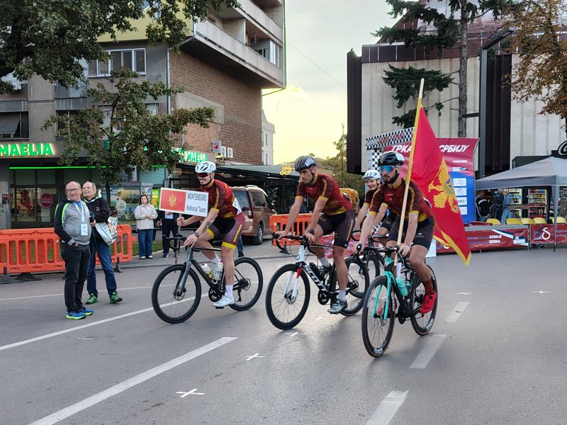 Ognjen Ilić pobednik prologa „Trke kroz Srbiju“ u Požarevcu 22 biciklistička ekipa iz Crne gore na predstavljanju pred početak takmičenja.