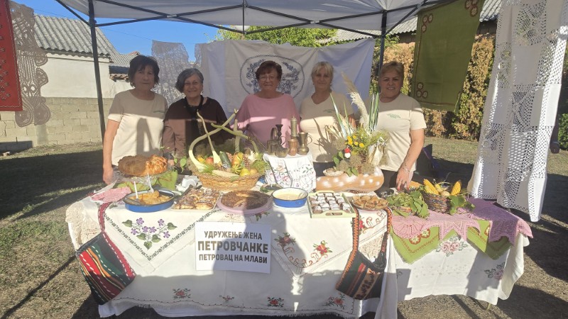ČEŠLJEVOBARSKI SUSRETI 2026: Zatonje sveukupni pobednik manifestacije koja čuva tradiciju i narodne običaje 85 Izloženi tradicionalni ćilimi u Češljevoj Bari