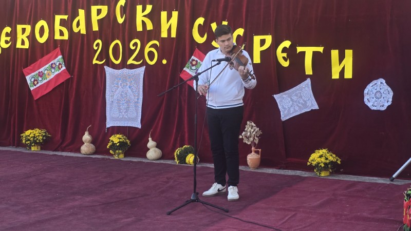 ČEŠLJEVOBARSKI SUSRETI 2026: Zatonje sveukupni pobednik manifestacije koja čuva tradiciju i narodne običaje 70 Dimitrije Ivković svira violinu u Češljevoj Bari