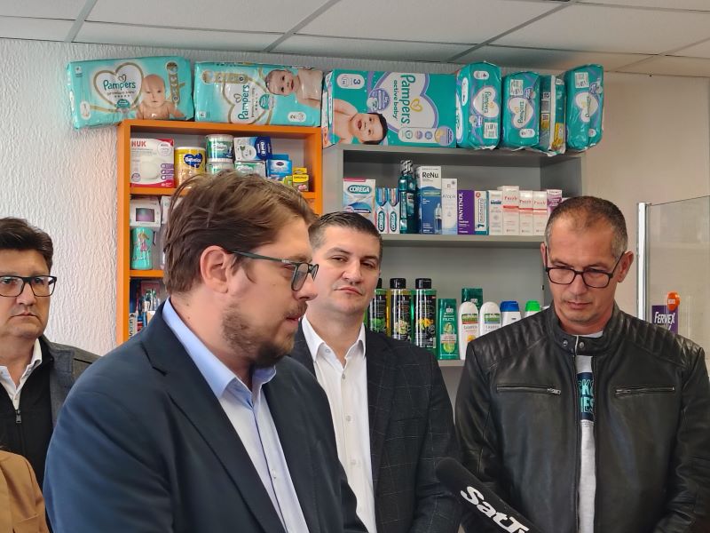 Direktor Apotekarske ustanove Požarevac Vuk Simonović na otvaranju apoteke u Lučici.