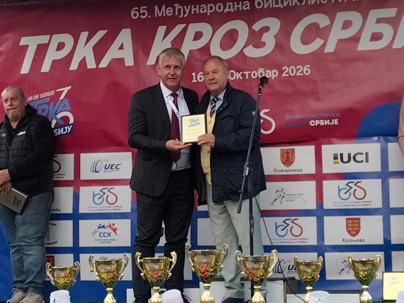 Ognjen Ilić pobednik prologa „Trke kroz Srbiju“ u Požarevcu 30 Dodela plakete Sportskom savezu Požarevca za domaćinstvo biciklističke trke.