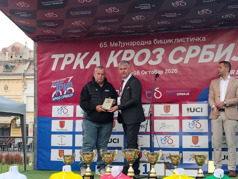 Ognjen Ilić pobednik prologa „Trke kroz Srbiju“ u Požarevcu 31 Dodela plakete promoteru trke