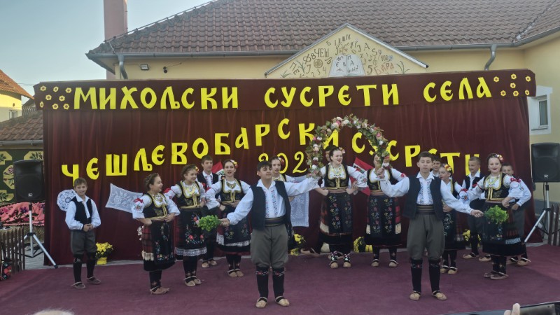 ČEŠLJEVOBARSKI SUSRETI 2026: Zatonje sveukupni pobednik manifestacije koja čuva tradiciju i narodne običaje 73 Folklorni ansambl na sceni u Češljevoj Bari