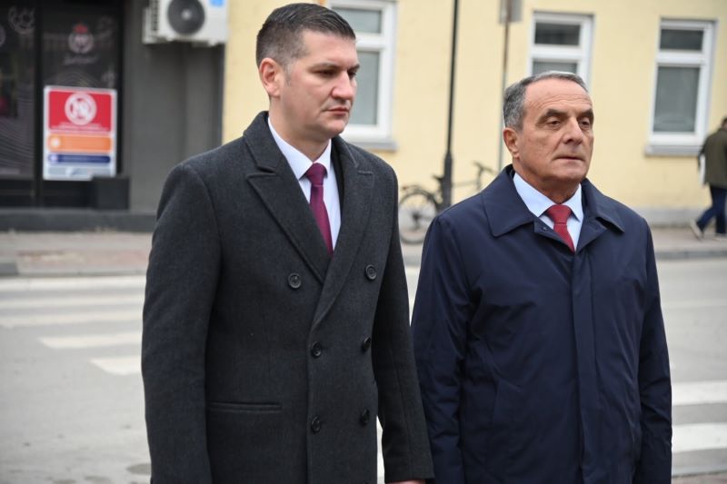 Gradonačelnik polaže venac
